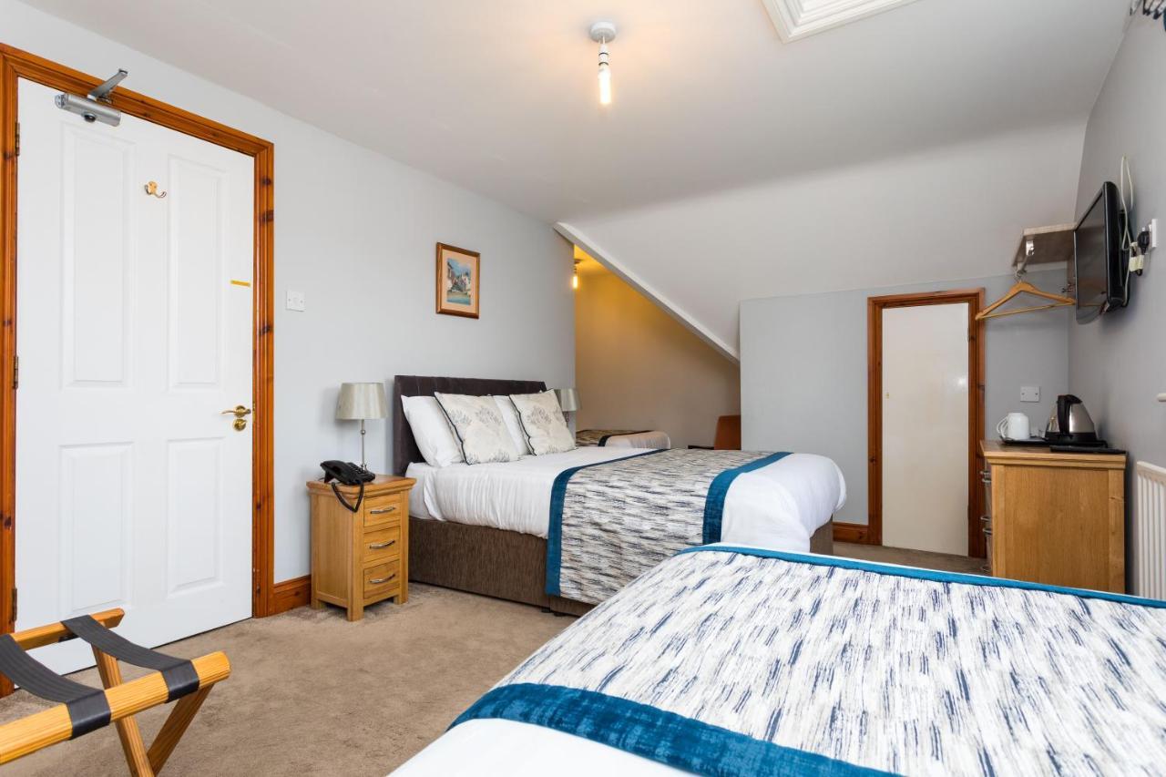 The Lawn Guest House Gatwick Хорли Экстерьер фото