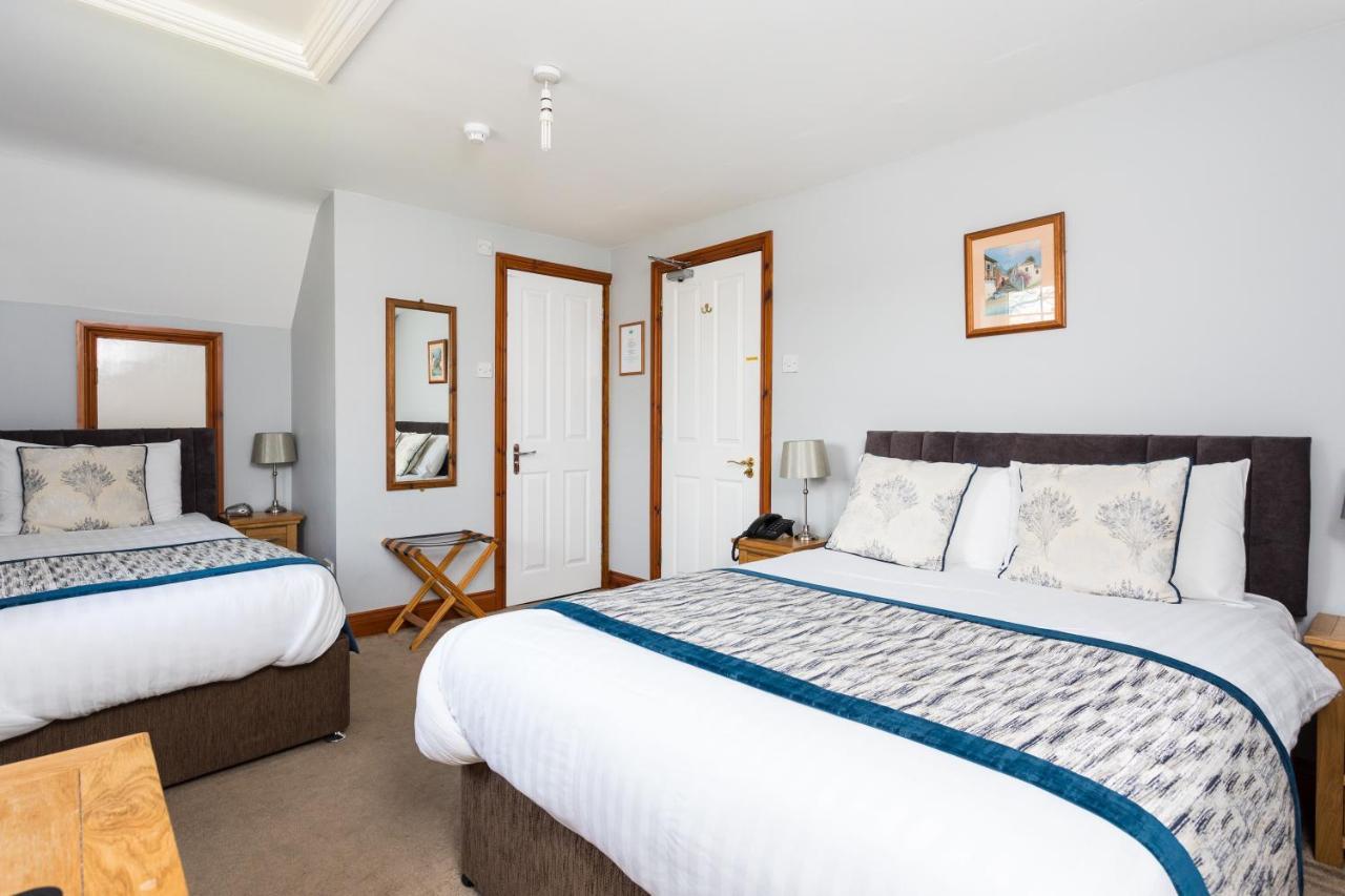 The Lawn Guest House Gatwick Хорли Экстерьер фото