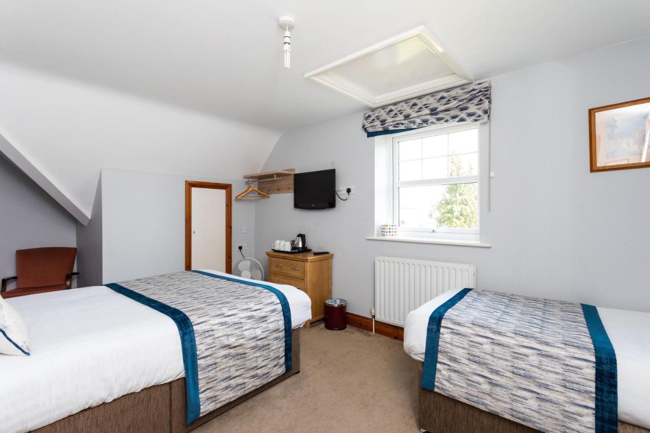 The Lawn Guest House Gatwick Хорли Экстерьер фото