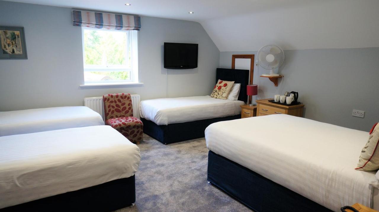 The Lawn Guest House Gatwick Хорли Экстерьер фото