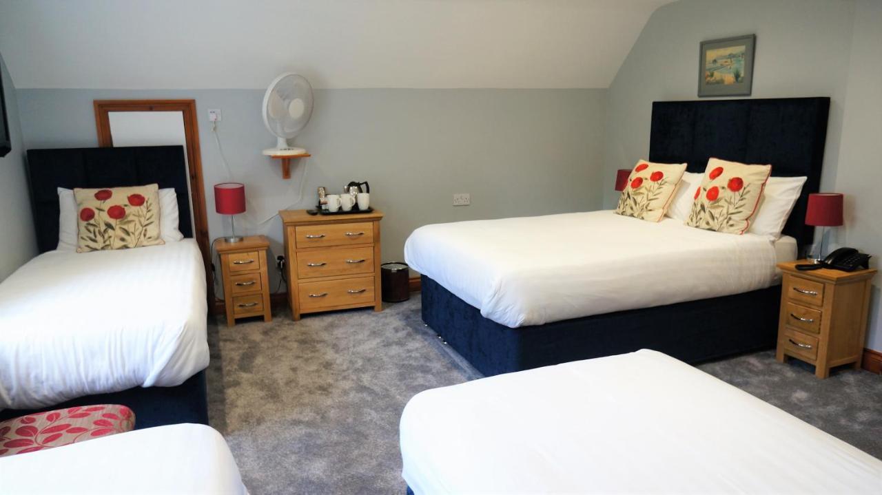 The Lawn Guest House Gatwick Хорли Экстерьер фото