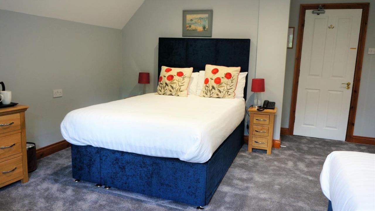 The Lawn Guest House Gatwick Хорли Экстерьер фото