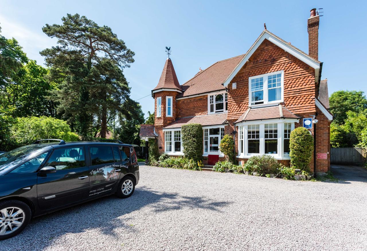 The Lawn Guest House Gatwick Хорли Экстерьер фото