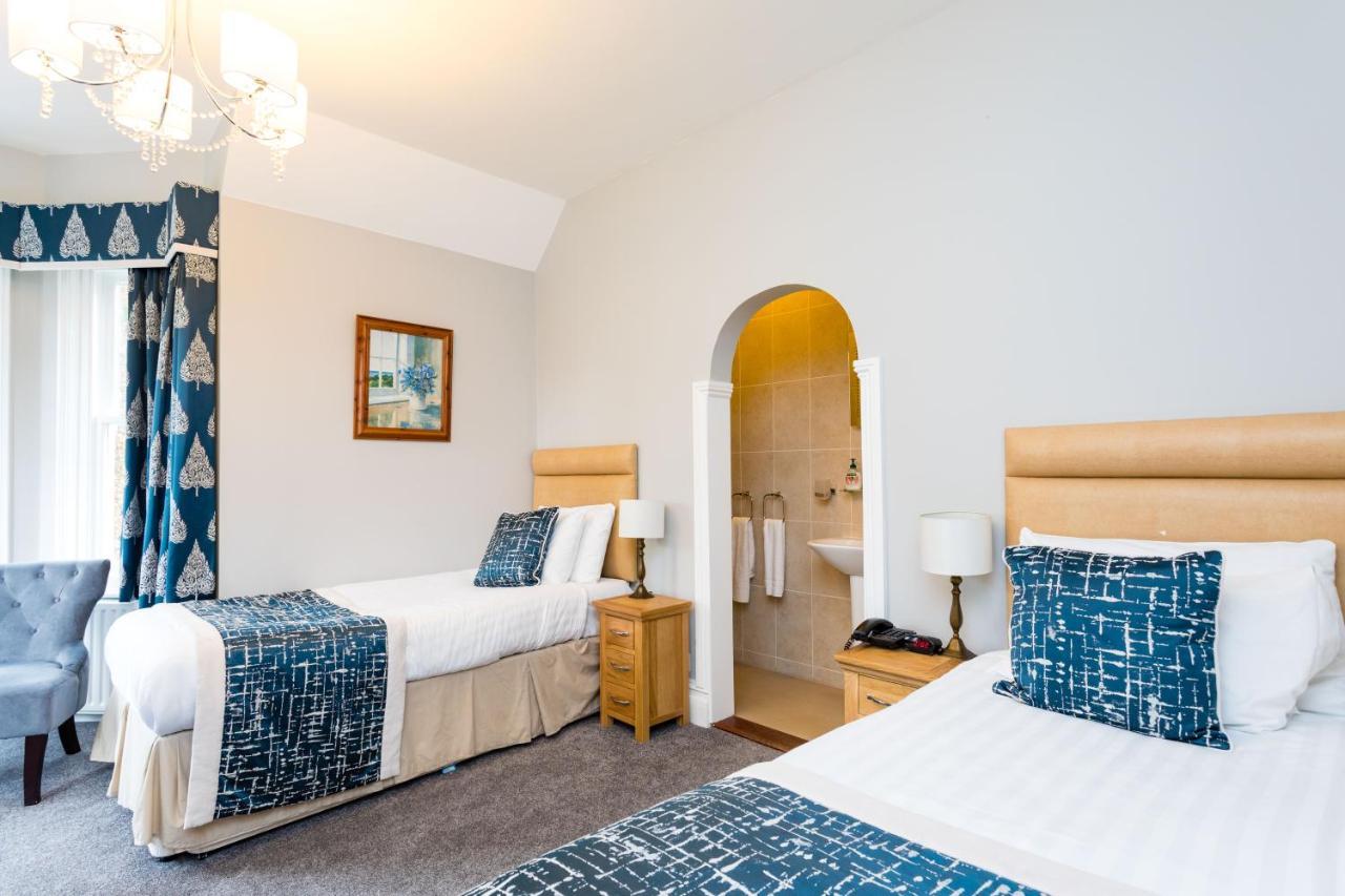 The Lawn Guest House Gatwick Хорли Экстерьер фото
