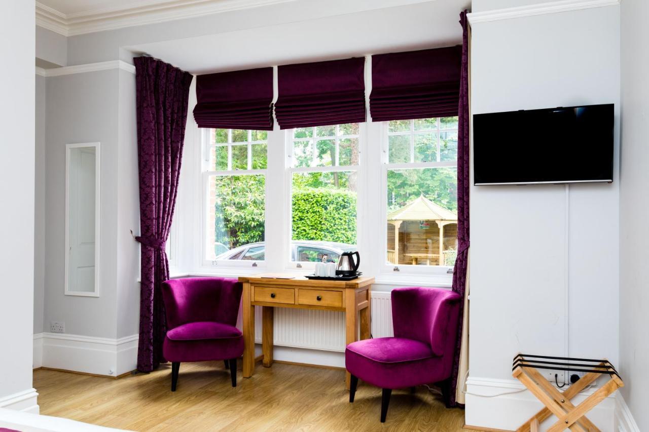 The Lawn Guest House Gatwick Хорли Экстерьер фото