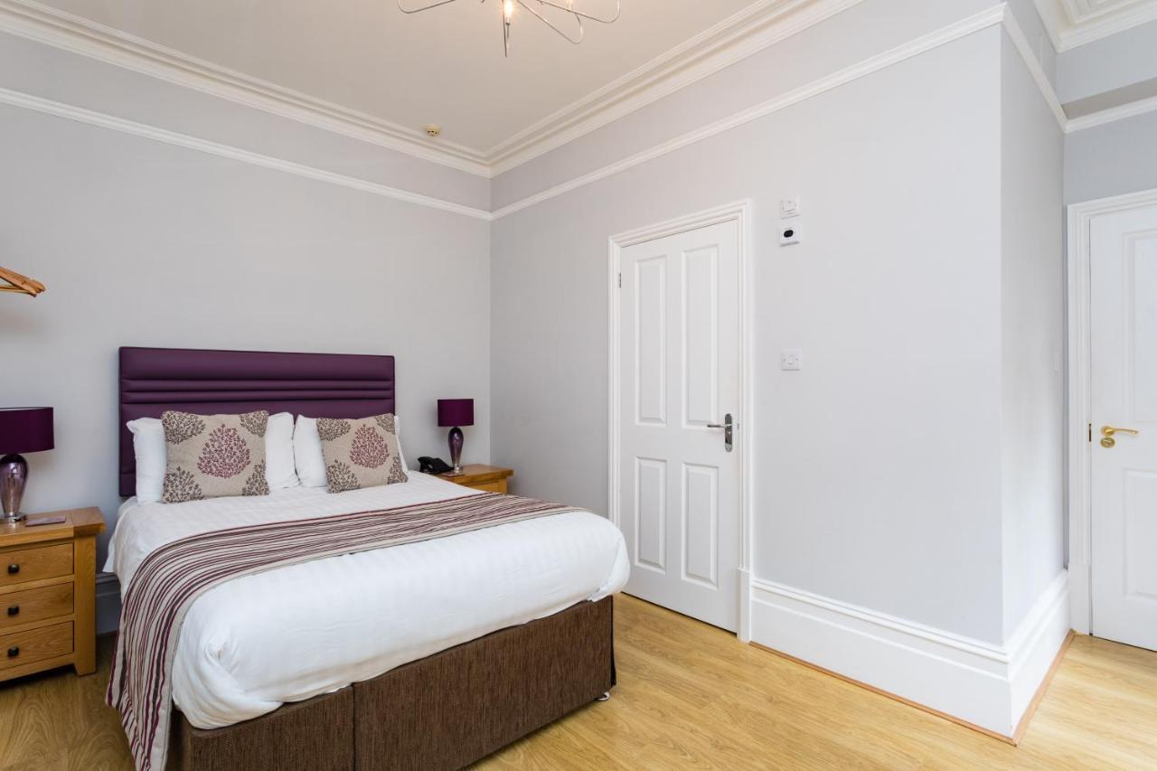The Lawn Guest House Gatwick Хорли Экстерьер фото