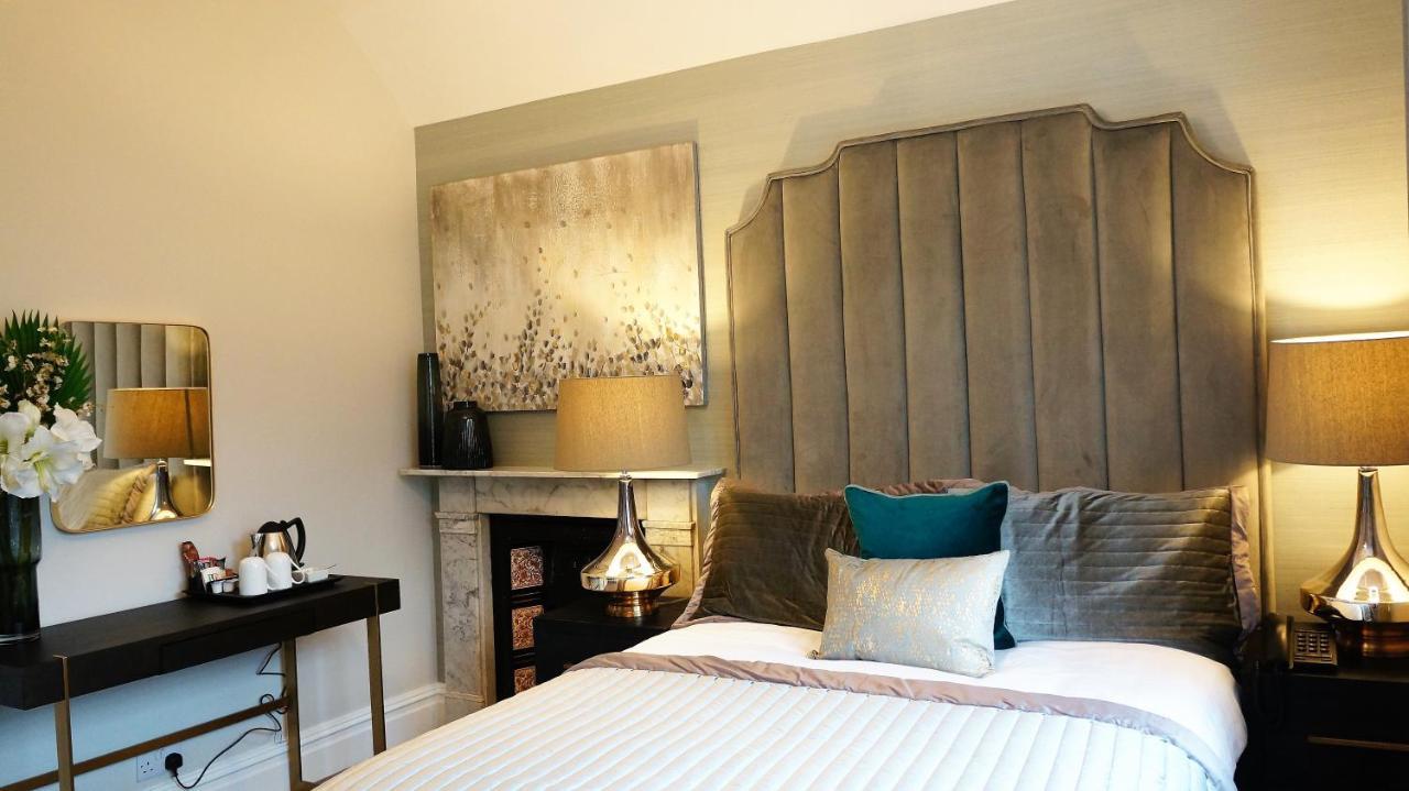 The Lawn Guest House Gatwick Хорли Экстерьер фото