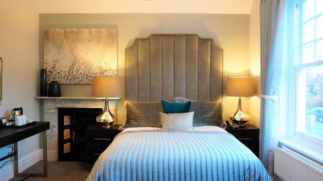 The Lawn Guest House Gatwick Хорли Экстерьер фото