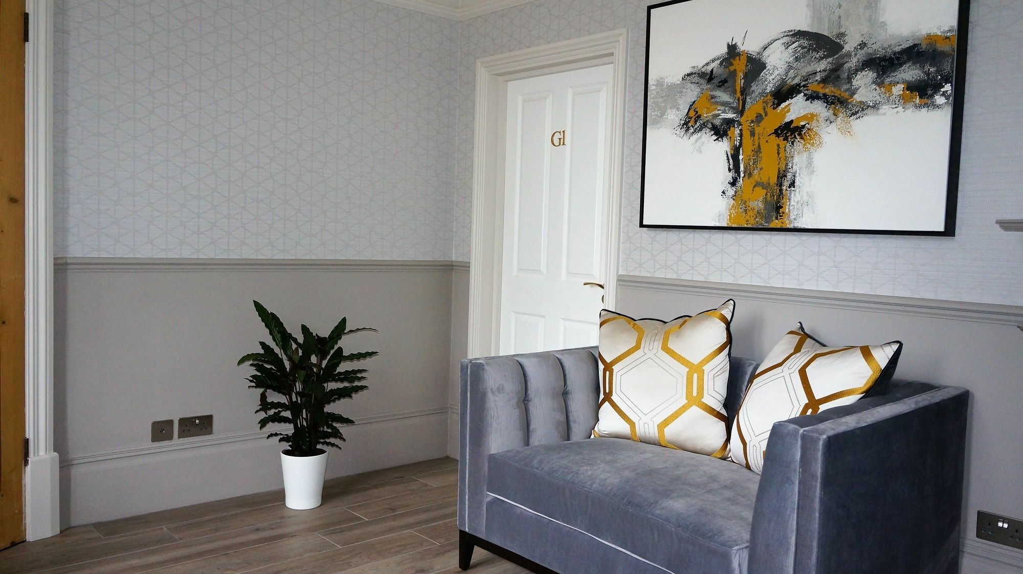 The Lawn Guest House Gatwick Хорли Экстерьер фото