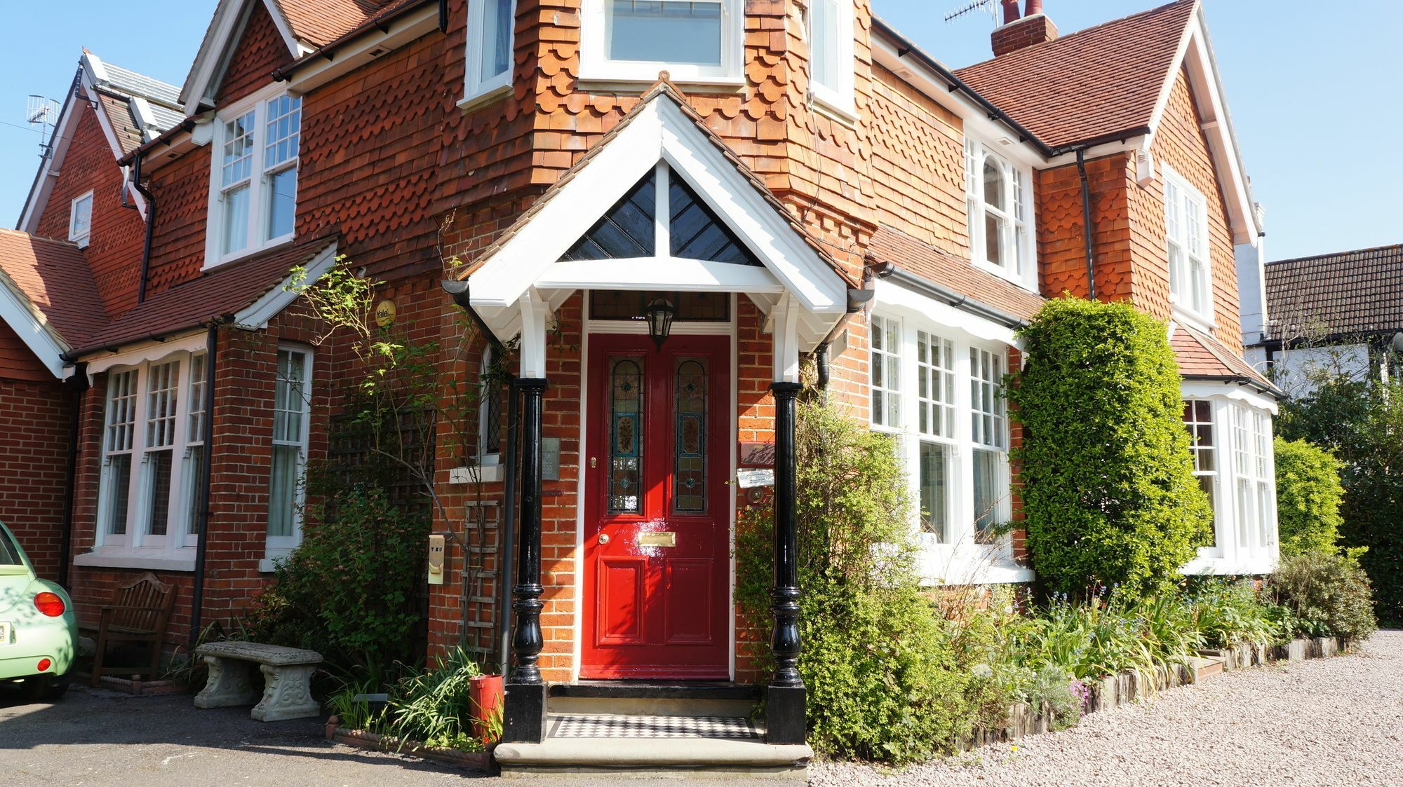 The Lawn Guest House Gatwick Хорли Экстерьер фото